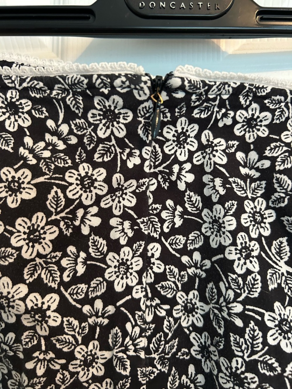 Ralph Lauren Vintage Black & White Floral Mini Skirt - Picture 4 of 6